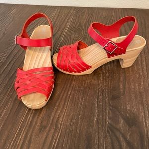 Red Sandgrens Clogs